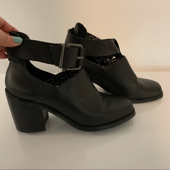 Jeffrey Campbell cut out leather booties with buckle - Picture 3 of 9